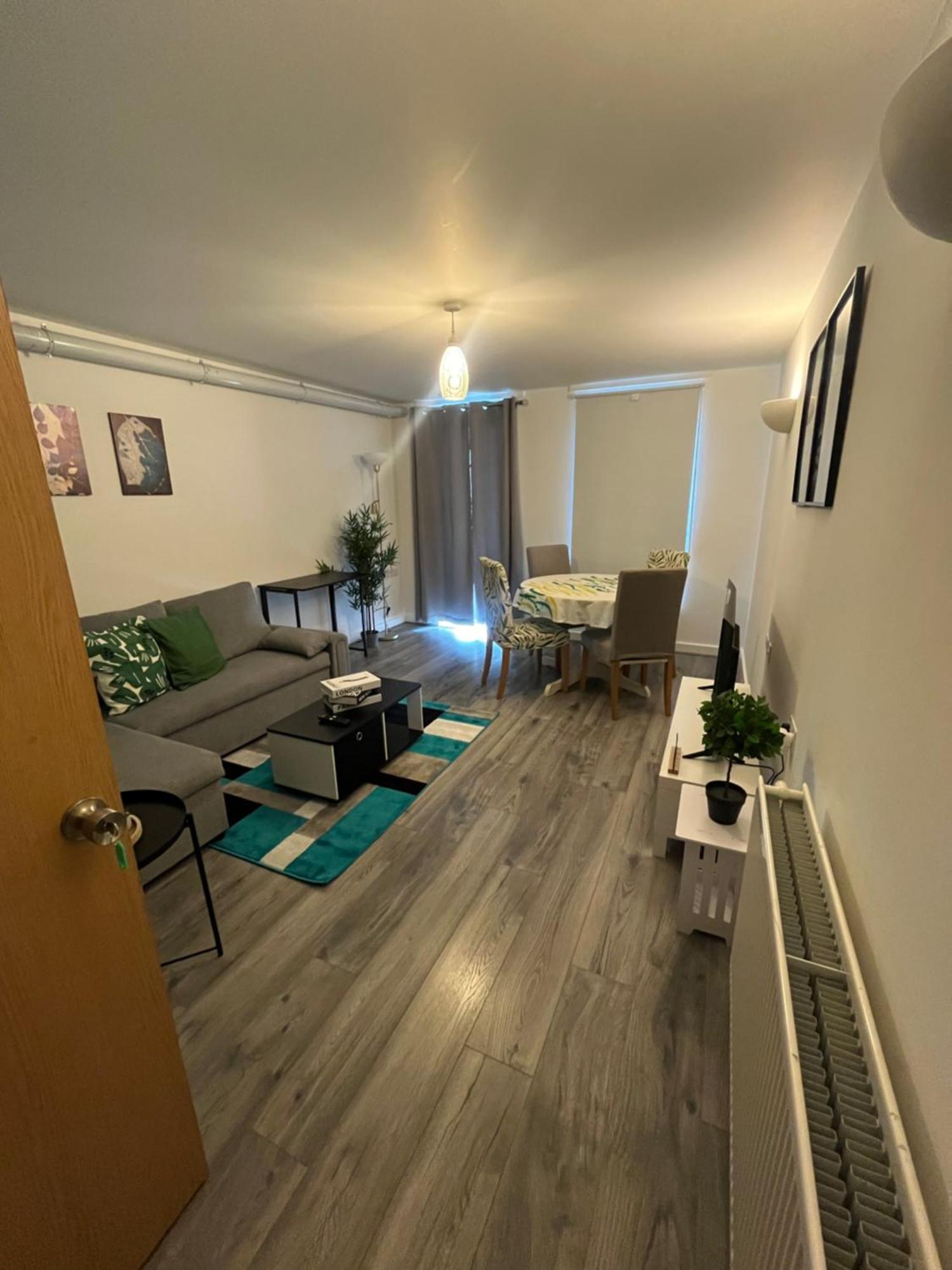 Luxury 2 Bedroom Apartment, Royal Docklands Excel * Londra